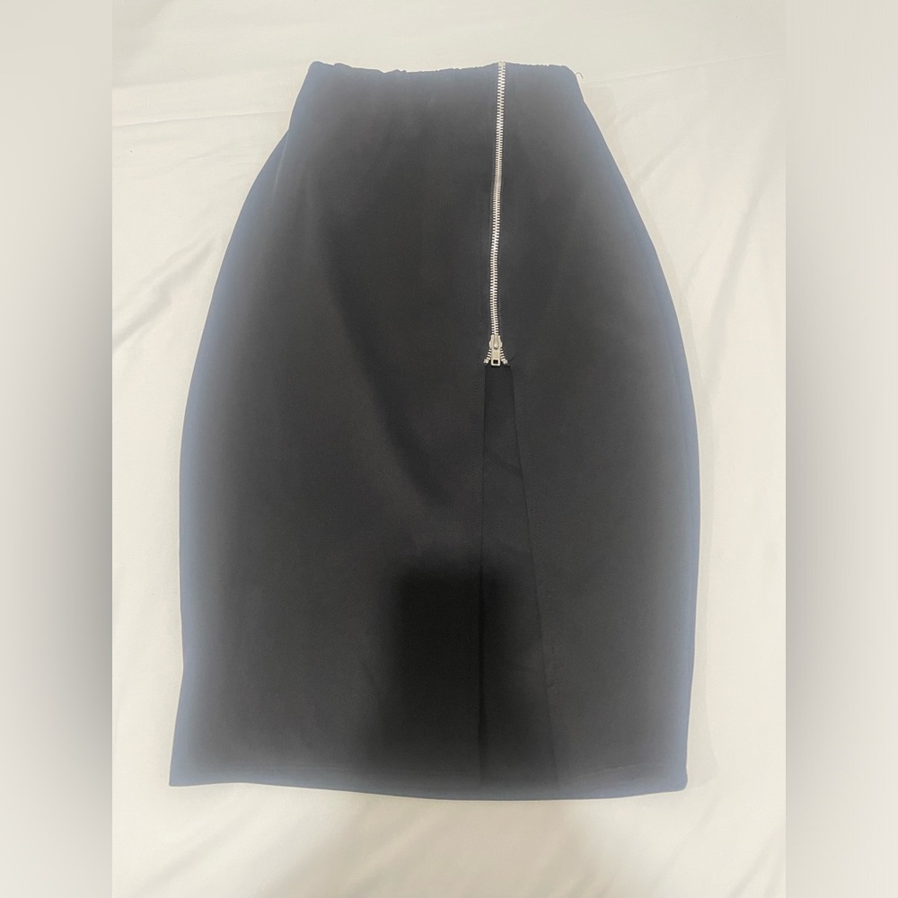 Black Missguided front slit mini skirt with front zip
